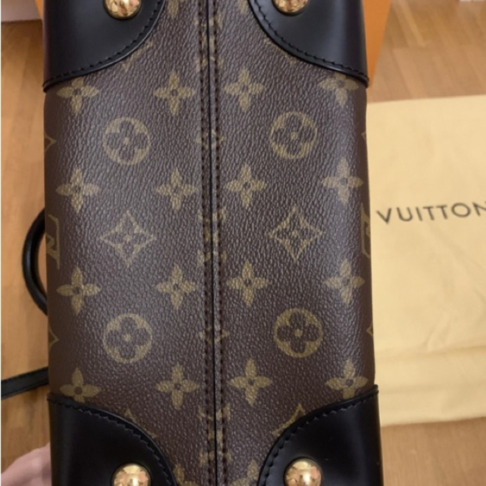 Louis Vuitton Phenix PM Monogram w/ Black Trim. Box and dust bag - Picture 2 of 7